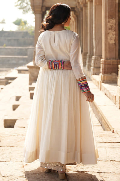 Purvi doshi Off-white katab embroidered gathered kurta PURVJUN26D147951