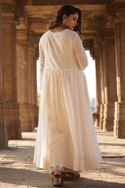 Purvi doshi Off-white katab embroidered kurta PURVJUN26D147952