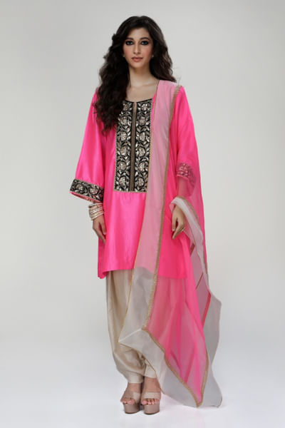 Fuchsia embroidered kurta set