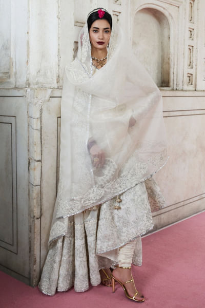 Ivory floral embroidery pishwas kurta set