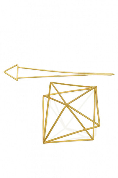 Gold triangular bun and pin