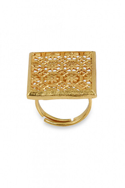 Antique gold carved ring
