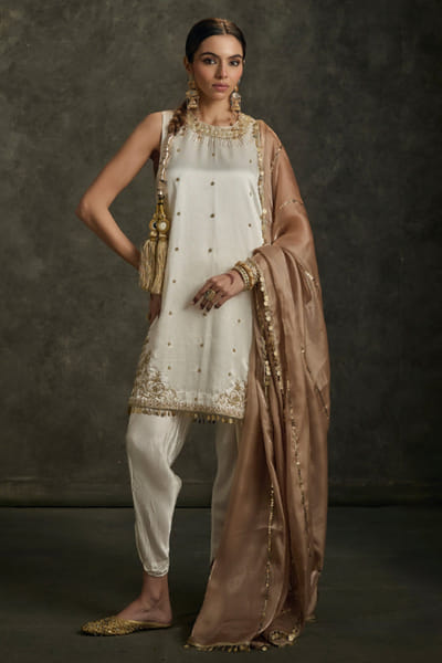 Label Revati Palshetkar Ivory cutdana embroidered kurta set LABEJUL26D148546