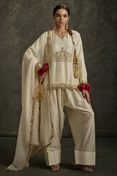 Label Revati Palshetkar Ivory zardozi embroidered farshi salwar set LABEJUL26D148550