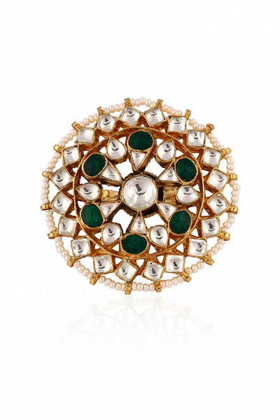 White and green jadtar stone ring