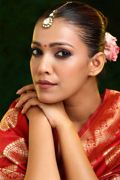 White kundan mang tikka