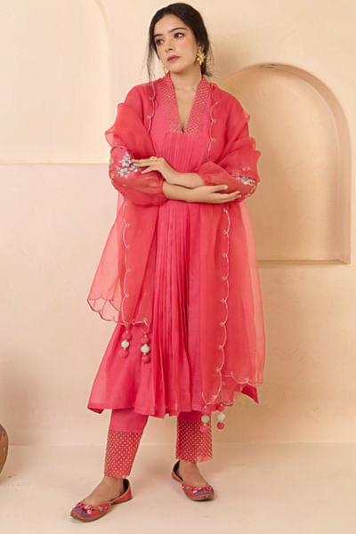 Rose pink embroidered and pleated kurta set
