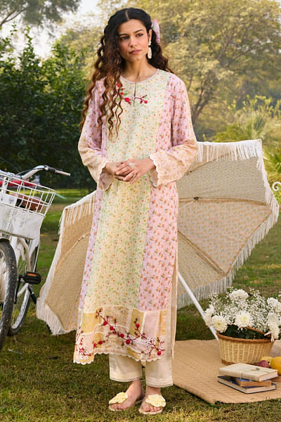 Off-white floral embroidered kurta set