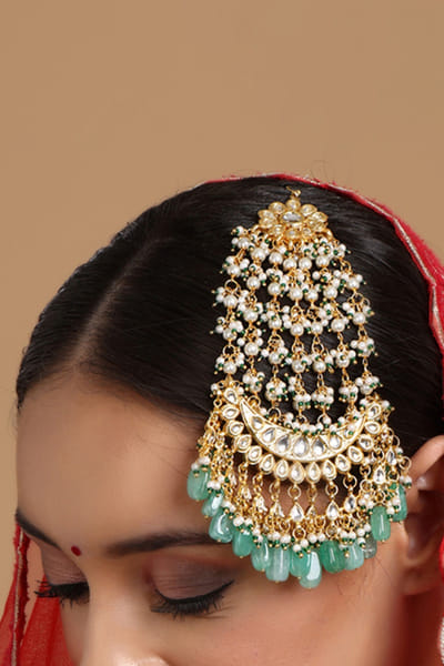 Gold and green kundan pearl passa