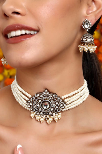 White kundan moissanite pearl choker set