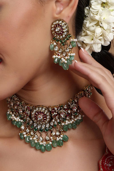 Green emerald embellished necklace set