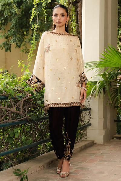 Aneeka Ruknuddin Ivory and maroon embroidered kurta salwar set ANEEAUG26D252520