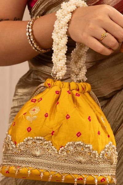 Mustard bandhani bucket bag