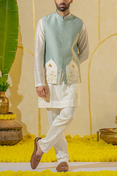 Dusty blue embroidered bandi