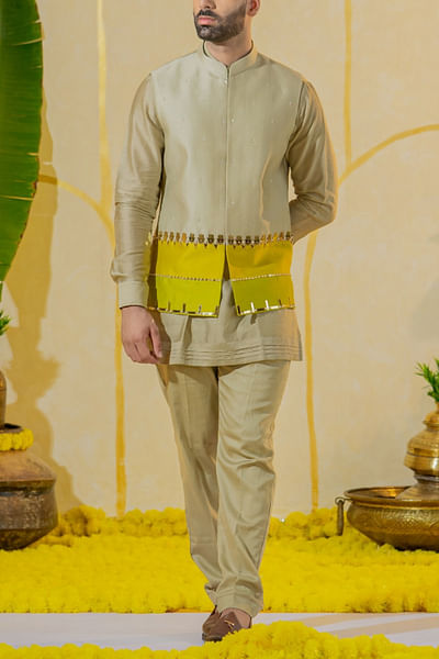 Colour blocked hamza motif bandi
