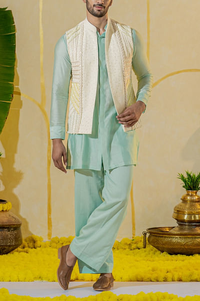 Ivory dori embroidered bandi