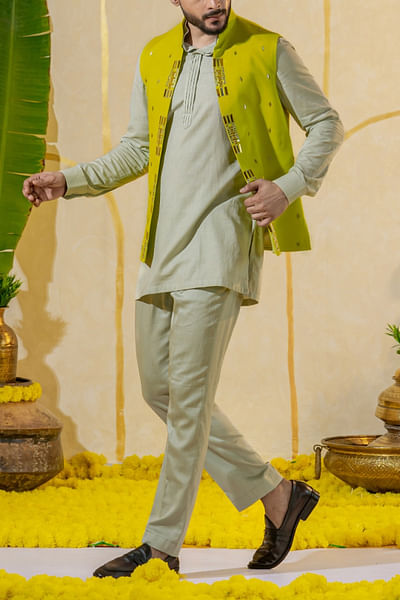 Green embroidered bandi