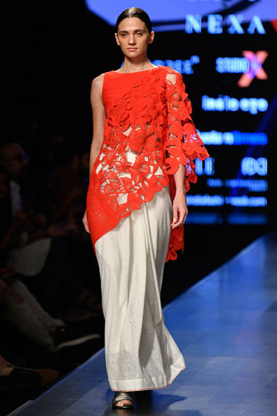 Sari with laser-cut pallu