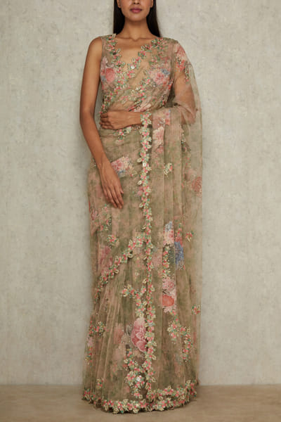 Sabyasachi Sari with a long trail SACINA35