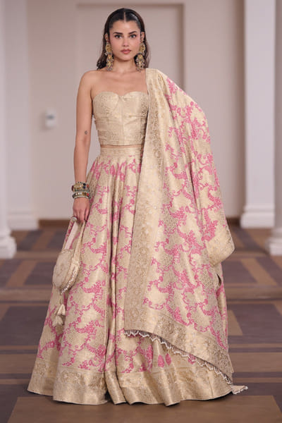 Safaa Ivory-magenta woven motif lehenga set SAFAAUG26D151354