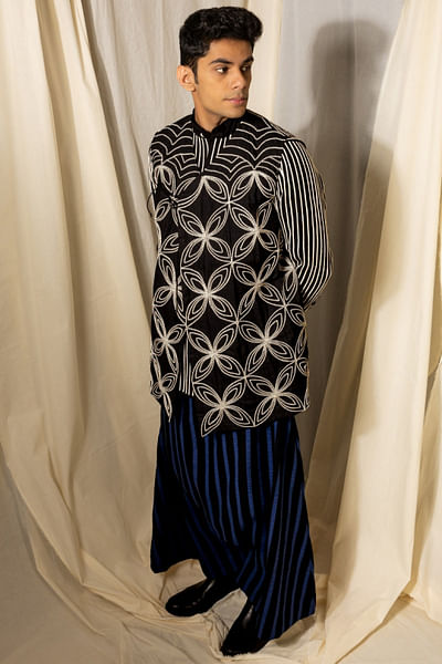 Black white embroidered front-tie waistcoat