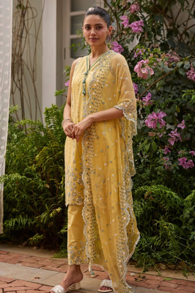 Mulmul Yellow motif printed kurta set MULMJUL26D249692