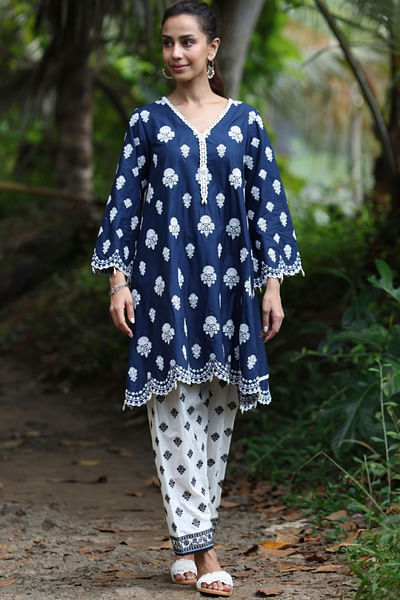 Navy floral embroidery kurta set