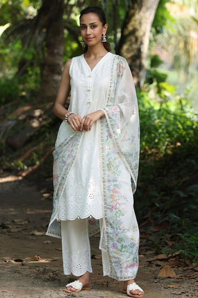 Stark white floral embroidered kurta set