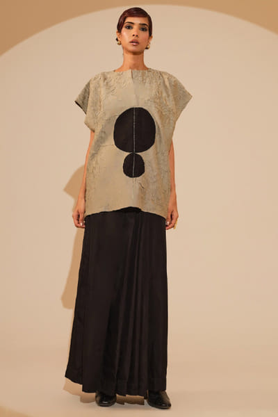 Stoïque Taupe and black applique top STOJUN26D146473