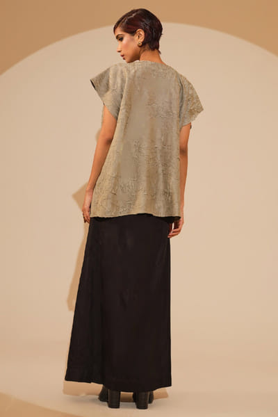 Stoïque Taupe and black applique top STOJUN26D146473