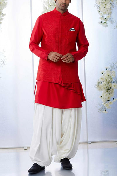 Red embroidered bandi set