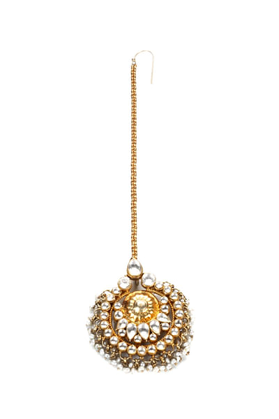 White stone embellished maang tikka