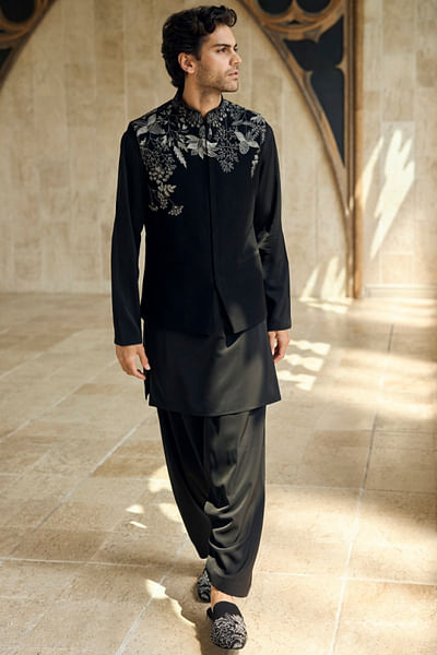 Black floral zari embroidered bandi kurta set