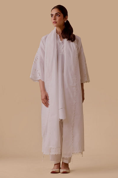 Ivory lacework dupatta