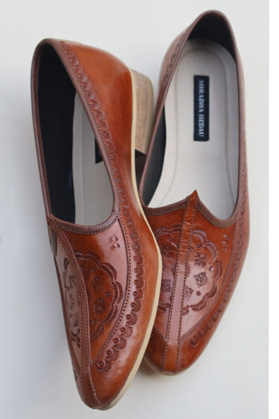 Shradha Hedua Brown embossed leather mojris SHRAJUL26D149153