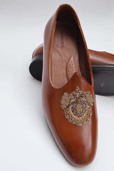 Shradha Hedua Espresso and gold thread embroidered mojris SHRAJUL26D149160
