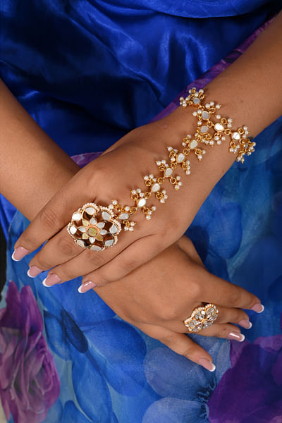 Gold plated mother of pearl hathphool