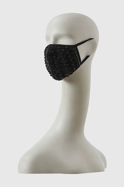 Black noir daisy skein face mask
