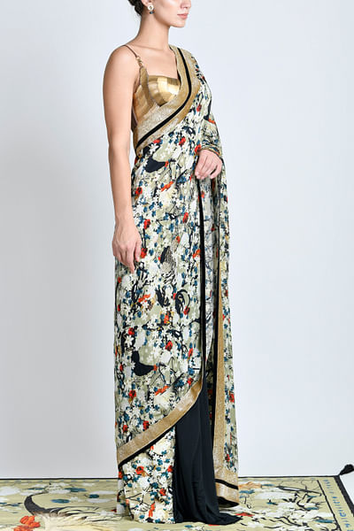 Tailored, printed sari with velvet border