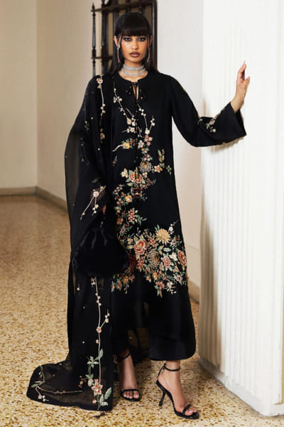Black floral embroidered kurta set