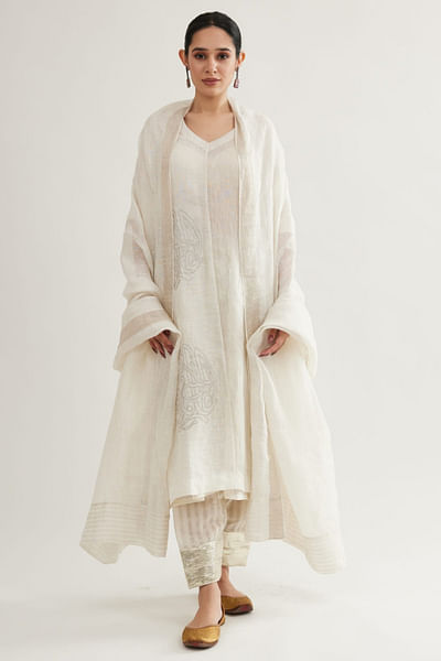 Off-white zari embroidered kurta set