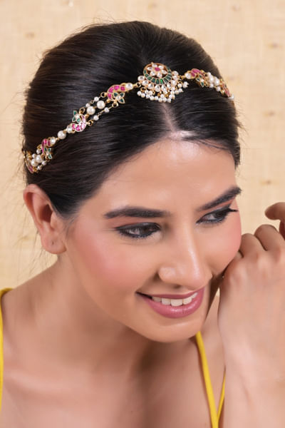 Multicolour embellished sheesh phool