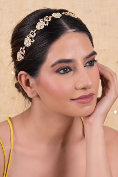 White embellished sheesh phool