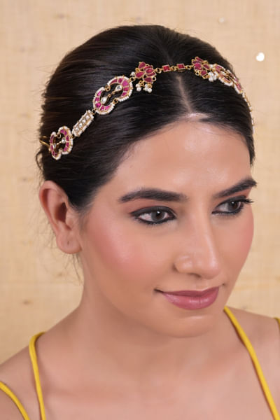 White kundan embellished sheesh phool