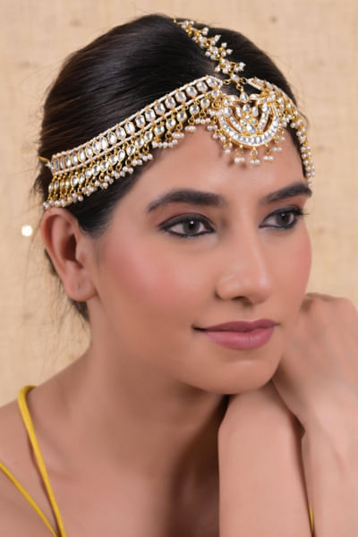 White kundan embellished matha patti