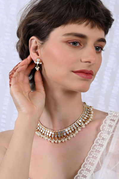 White stone embellished choker set