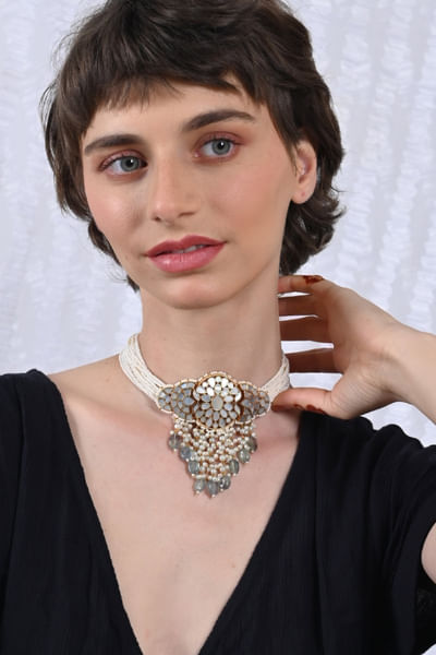 White mother of pearl embellished choker set