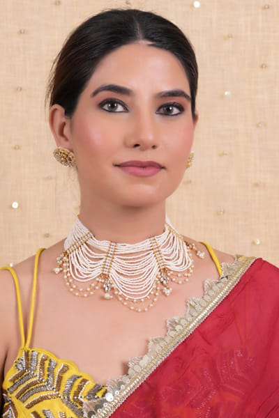 White kundan embellished necklace set