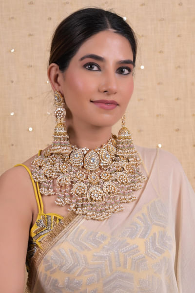 White gemstone embellished necklace set