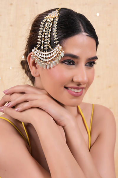 White kundan embellished passa